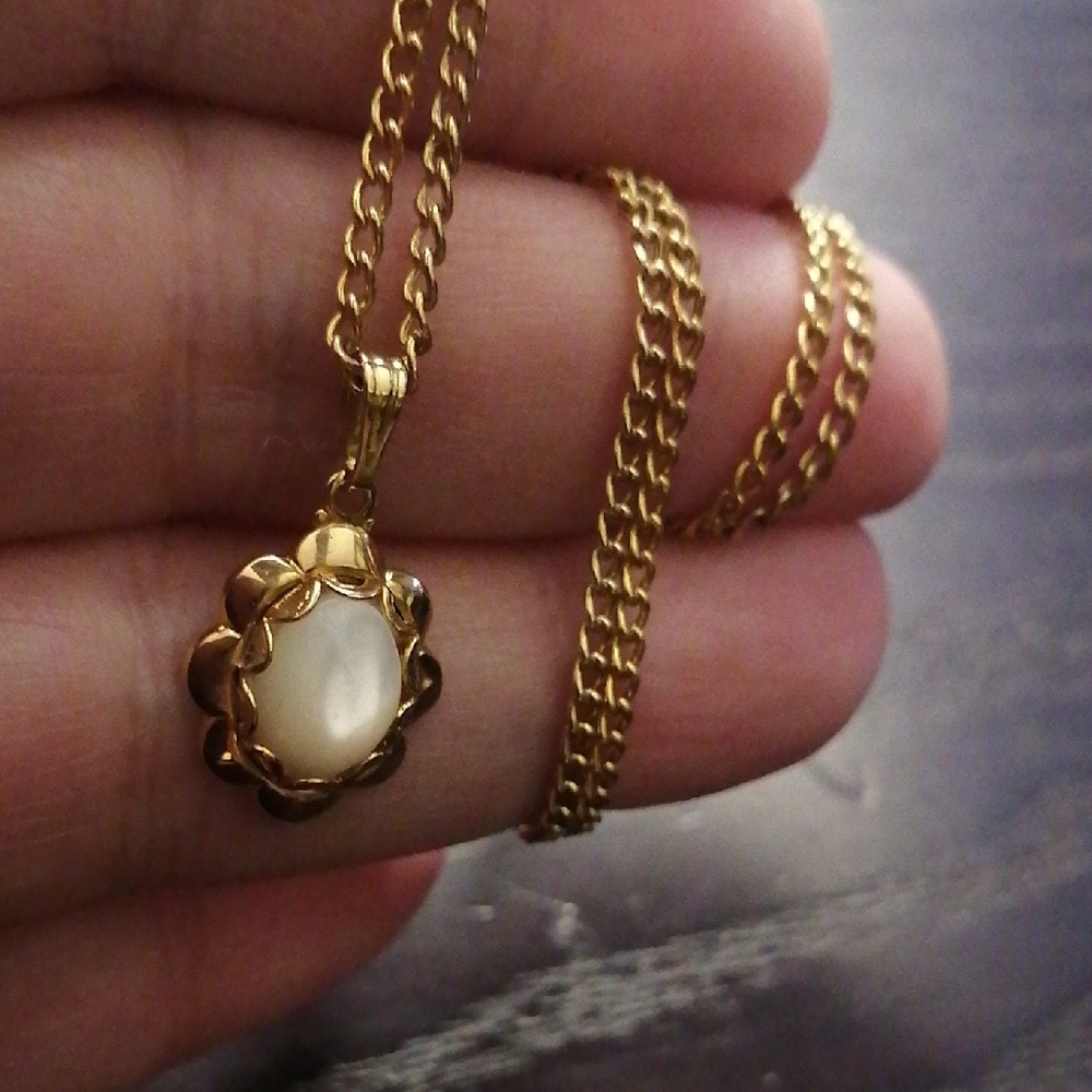 Elegant White Glow Gold Stone Plated Necklace 18" Long